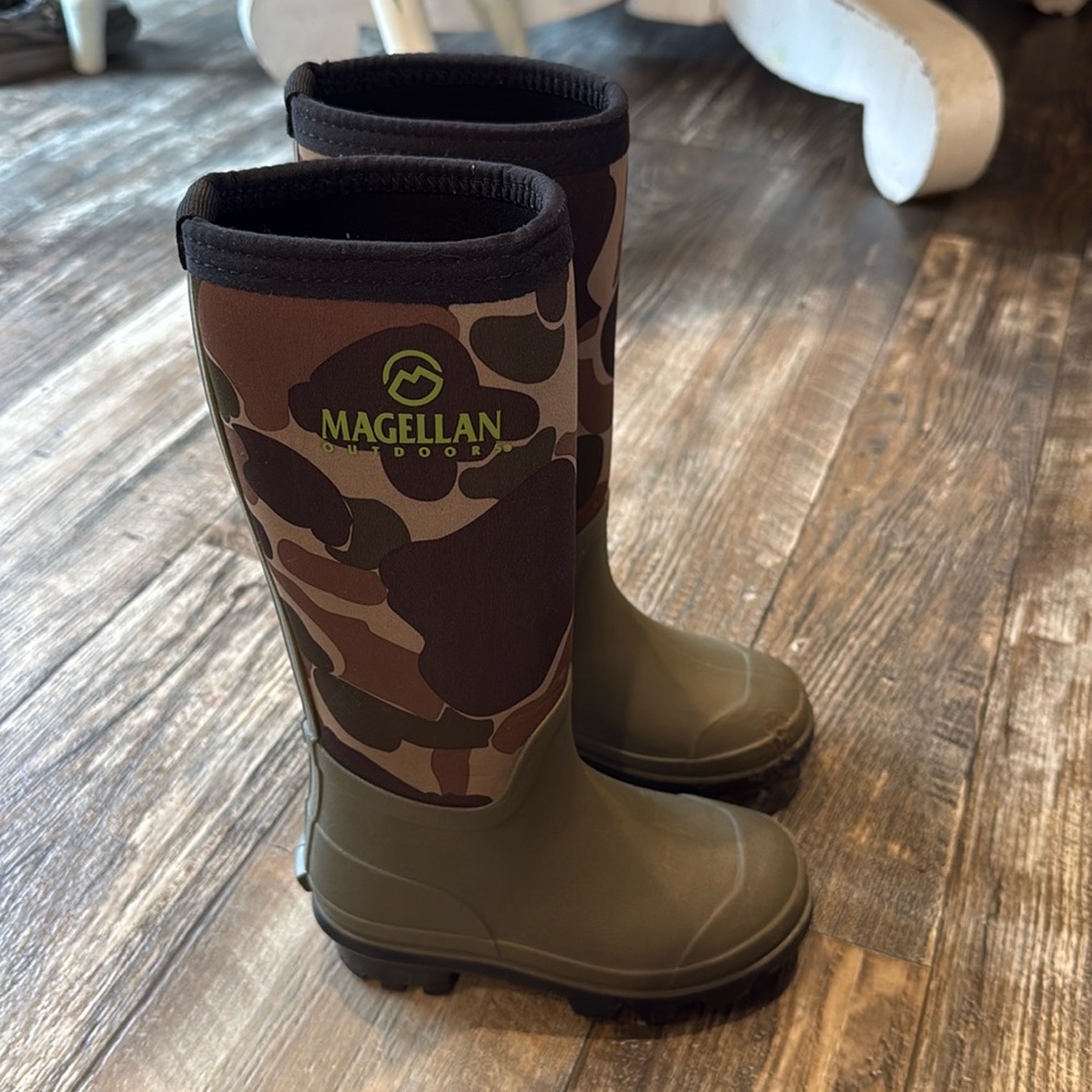 Magellan Outdoors Camo Jersey Knee Boys Tall Waterproof Boots 11D